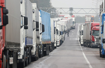 Более 1000 машин ожидают въезда в Литву на фоне закрытия польской границы