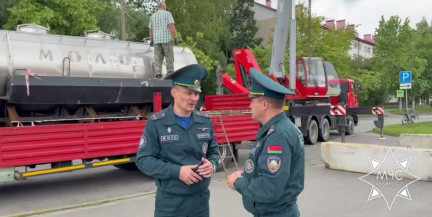 Авария в Жлобине: спасатели МЧС устраняют сбой водоснабжения