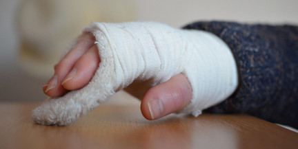 Белоруска поскользнулась в супермаркете и сломала руку. Магазин вины не признает. Что делать?