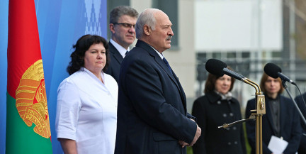 Лукашенко раскритиковал большое количество начальников в районах