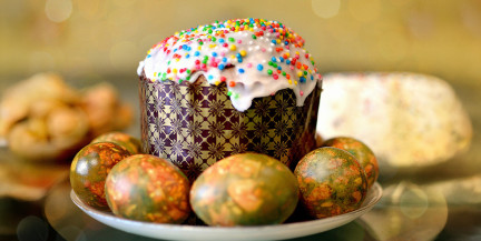 Можно ли красить яйца, если в семье недавно умер близкий человек