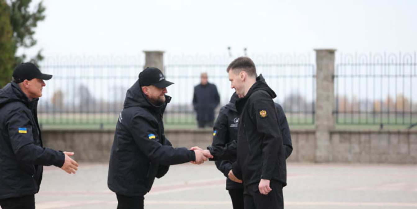 В аэропорту Гомеля встретились делегации России и Украины