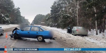 Две легковушки столкнулись в Бресте: есть пострадавший