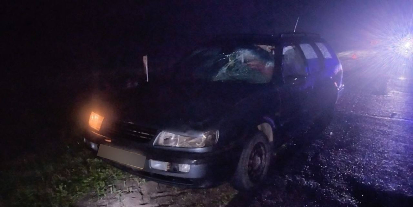 поврежденный автомобиль после наезда на пенсионера