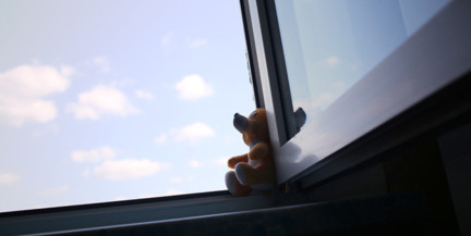 В Москве школьница выжила после падения с 10-го этажа