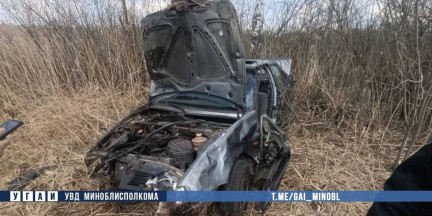 В Слуцком районе в результате аварии опрокинулся автомобиль