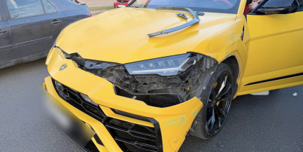 Lamborghini не уступил дорогу трамваю в Минске и попал в ДТП