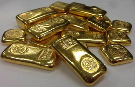 Стоимость золота превысила 3850 долларов за унцию