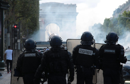 Во Франции вспыхнули массовые акции протеста