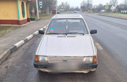 В Кобринском районе под колеса авто попал 7-летний мальчик