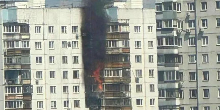 В жилой многоэтажке в Москве загорелись балконы