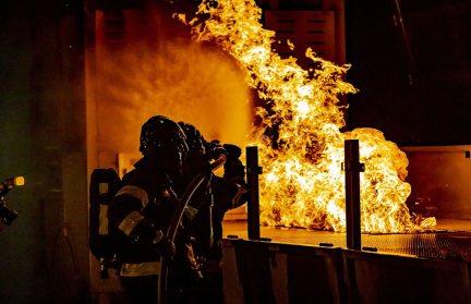 Огненный ад в Гонконге: небоскребы охвачены пламенем, есть погибшие
