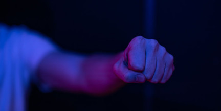 Минчанин из-за мелкого замечания почти до смерти избил отца