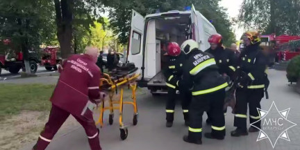 В Жодино горело общежитие: спасатели эвакуировали 30 человек и спасли 3 жильцов