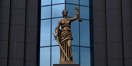 В Светлогорске мужчина жестоко избил свою сожительницу, записав это на видео. Что решил суд?