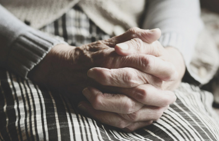 Медбрату дали 3 года тюрьмы за домогательства к 71-летней женщине