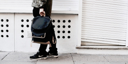 Хотел жить красиво. Несовершеннолетний украл у родителей друга $3200 и тратил на такси бизнес-класса