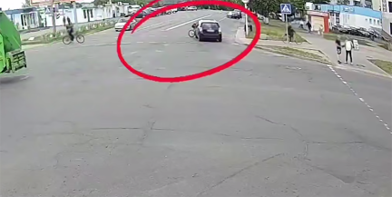 В Бобруйске автомобиль сбил 12-летнего велосипедиста на пешеходном переходе