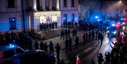 В Польше назревает госпереворот из-за отстранения руководства Конституционного трибунала