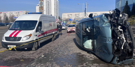 BMW в Минске перевернулся и сбил на тротуаре 11-летнюю девочку в Минске