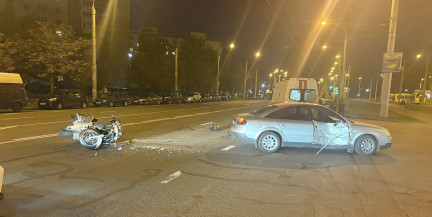 В Минске водитель Audi при развороте не уступил мотоциклисту: один человек в больнице