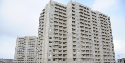 Мать выбросила детей в окно с пятого этажа в Казахстане