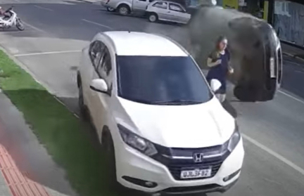 «Самая везучая женщина» избежала гибели в автокатастрофе в Бразилии (ВИДЕО)