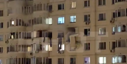 Взрыв произошел в многоэтажке Москвы: выбило стену и окна