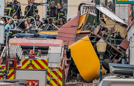 Обрушение фуникулера в Португалии: не менее 15 человек погибли