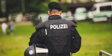 В Германии вооруженный мужчина захватил банк. Его обезвредила полиция