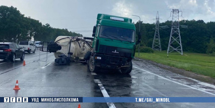 ДТП под Минском: на трассе опрокинулась цистерна с цементом