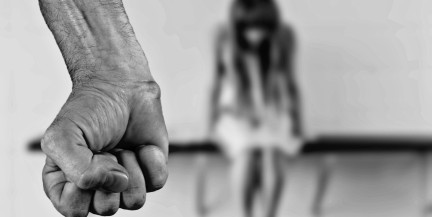 11-летняя девочка ударила похитителя ногой в пах и спаслась