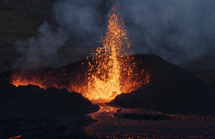 Филиппинский вулкан Канлаон не утихает, снова выбросив столб пепла