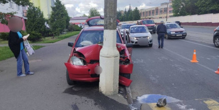 ДТП в Витебске: 13-летняя девочка получила травмы при столкновении автомобиля со столбом