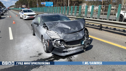 Не соблюдали дистанцию. На МКАД столкнулись две легковушки