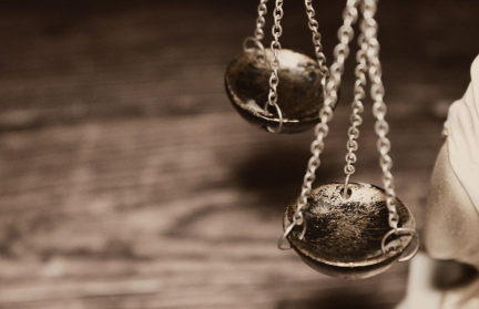 В Мозыре отец приковывал сына цепью к батарее