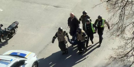 В Киеве открыли стрельбу по прохожим, есть жертвы