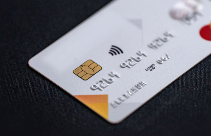 В Сморгони мужчина думал, что стал жертвой мошенников, но к хищению денег оказалась причастна его жена