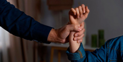 Россиянин 10 лет издевался над дочерью, но получил лишь условный срок