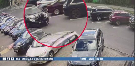 В Гомеле 9-летний мальчик выскочил на дорогу из-за припаркованной машины. Ребенку повезло