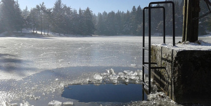 Отец искупал годовалого сына в проруби при 30-градусном морозе