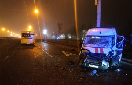 Авария с участием машины скорой помощи в Минске: водитель и фельдшеры доставлены в больницу