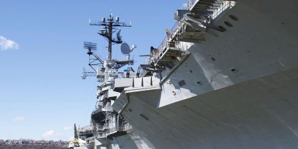 На американском авианосце возникли проблемы с канализацией