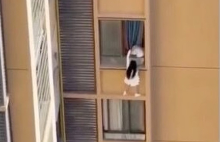 Чуть не разбилась. Мужчина выставил любовницу за окно 10-го этажа в попытке скрыть интрижку от жены