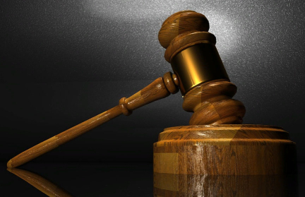 Учительница четыре раза изнасиловала школьника в США