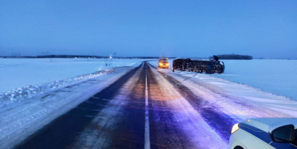 В Пуховичском районе автобус съехал в кювет и опрокинулся – в больницу доставлены четыре пассажира