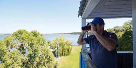 На озере Нарочь перевернулся катамаран с пассажирами