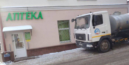 В Витебске устраняют прорыв водопроводной трубы на улице Ленина