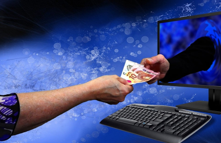 SCMP: китаец разводится с женой, которая потратила $90 тысяч на донаты