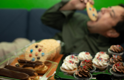 Семья с ожирением довела 14-летнюю девочку до крайней степени истощения